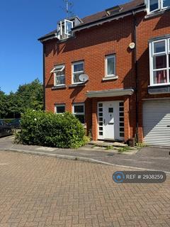 1 bedroom in a house share to rent, Cavell Court, Bishop's Stortford, CM23