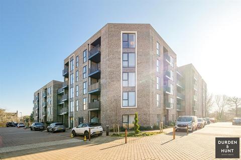 3 bedroom penthouse to rent, Academy Way, Loughton, IG10