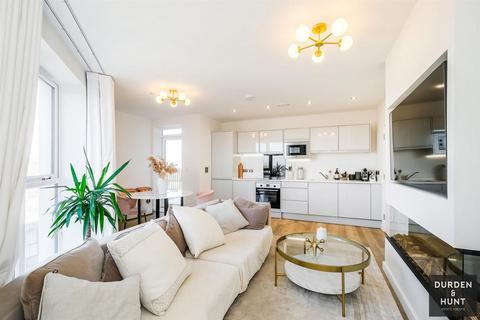 3 bedroom penthouse to rent, Academy Way, Loughton, IG10