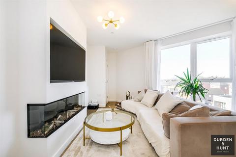 3 bedroom penthouse to rent, Academy Way, Loughton, IG10