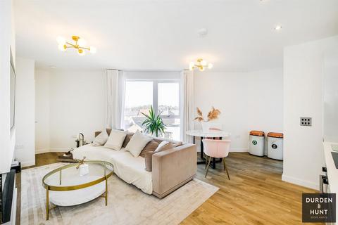 3 bedroom penthouse to rent, Academy Way, Loughton, IG10