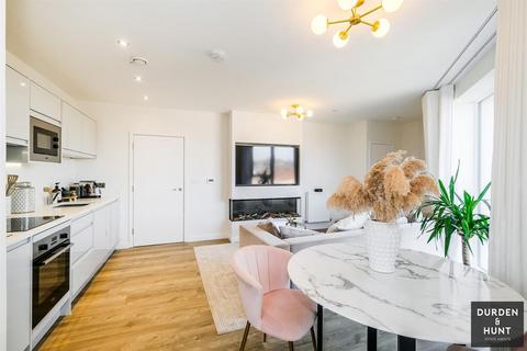 3 bedroom penthouse to rent, Academy Way, Loughton, IG10