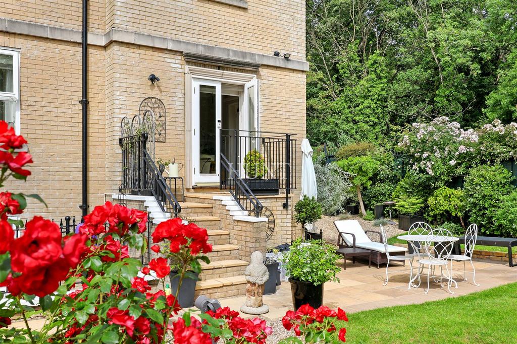 House exterior, garden