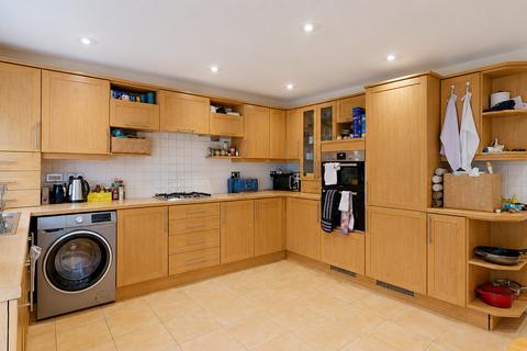 4 bedroom end of terrace house to rent, Lamarsh Road, Botley