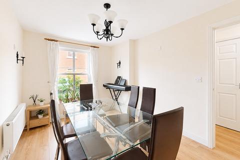 4 bedroom end of terrace house to rent, Lamarsh Road, Botley
