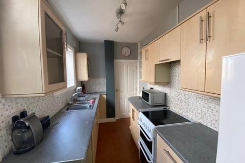 2 bedroom terraced house to rent, War Lane, Birmingham B17