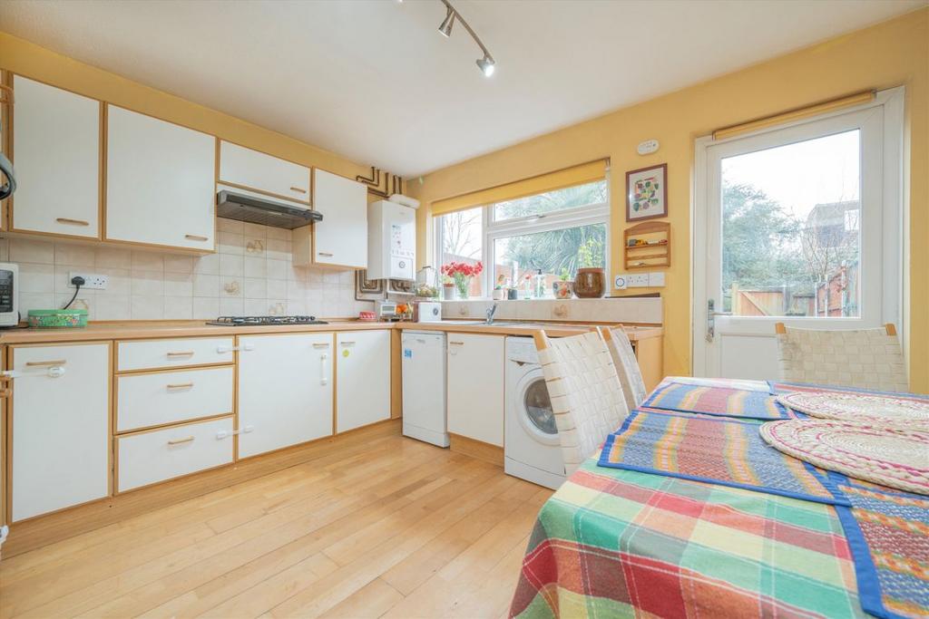 House in London, London Borough of Ealing - View 3