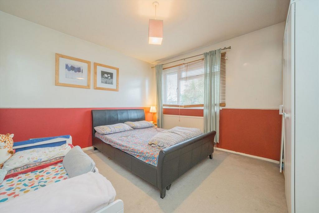House in London, London Borough of Ealing - View 4