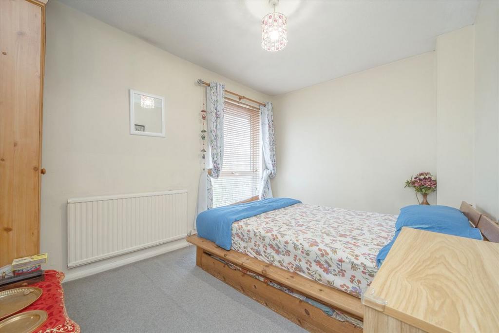 House in London, London Borough of Ealing - View 5