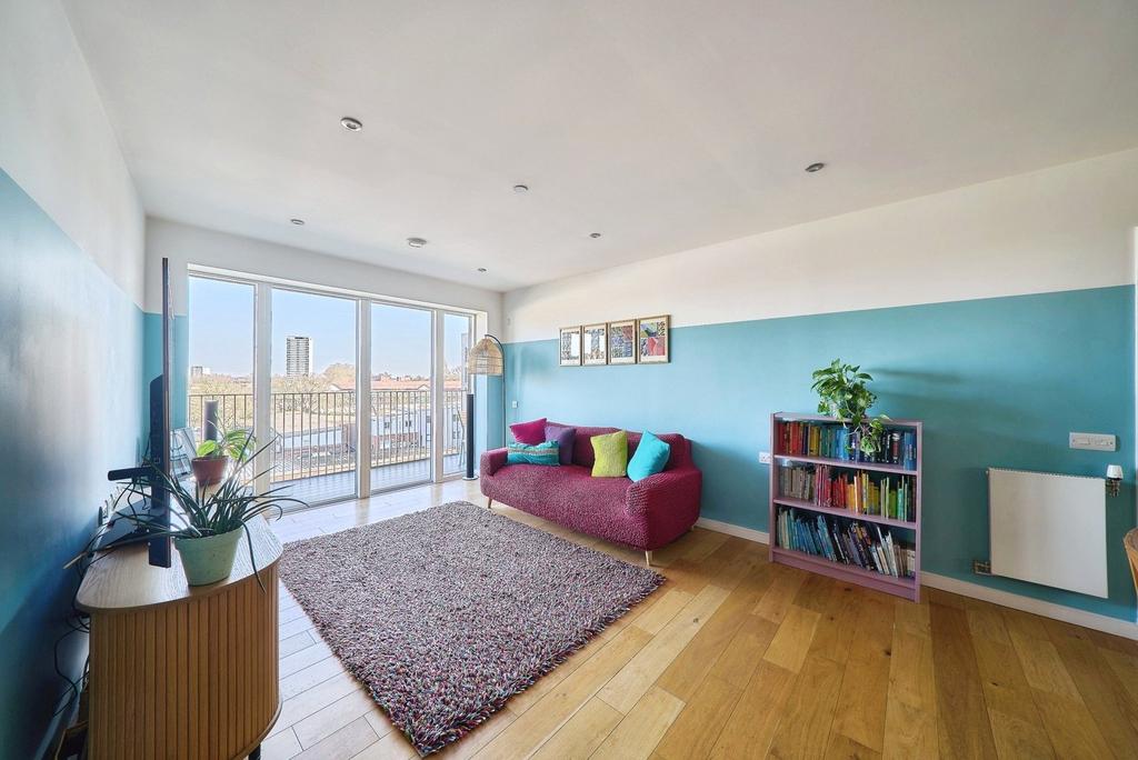 2 bedroom flat for sale
