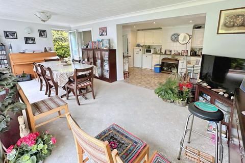 4 bedroom semi-detached house for sale, Toppesfield Avenue, Wickford, SS12 0PB