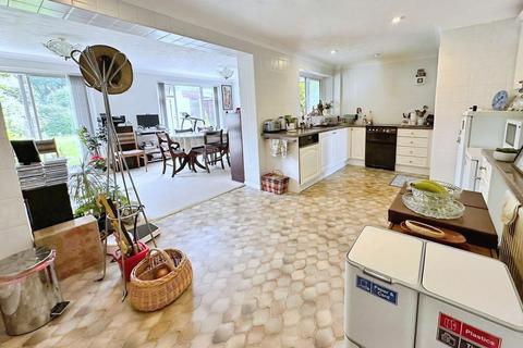 4 bedroom semi-detached house for sale, Toppesfield Avenue, Wickford, SS12 0PB