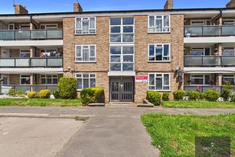 Two bedroom ground floor Maisonette Maryside, Slough