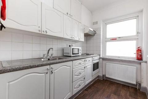 Studio to rent, Grays Inn Road, Islington WC1X