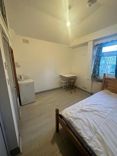 Studio to rent, Grays Inn Road, Islington WC1X