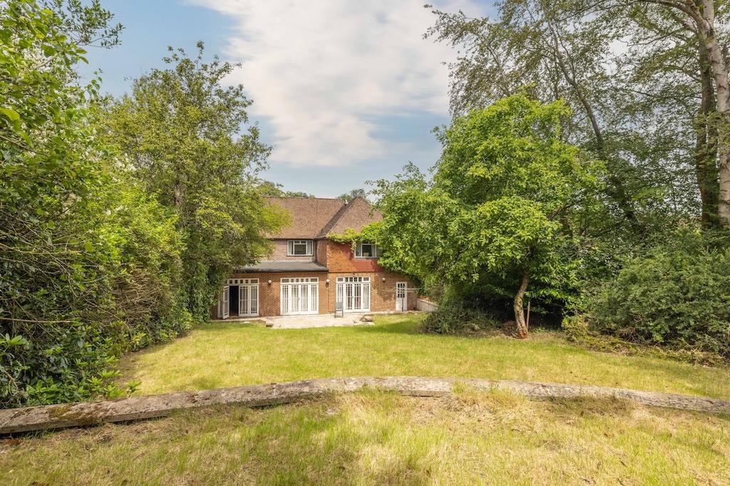 Detached house exterior, garden