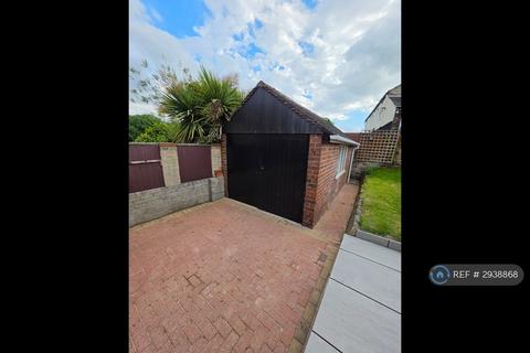 3 bedroom semi-detached house to rent, Twyford Close, Mexborough, S64