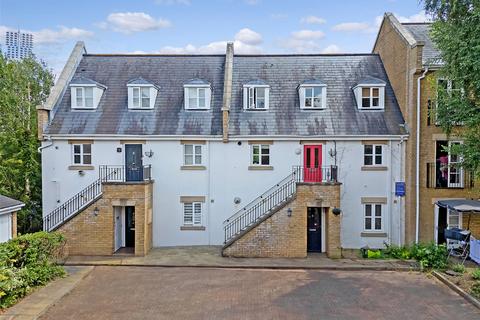 3 bedroom maisonette for sale, New Writtle Street, Chelmsford, Essex, CM2