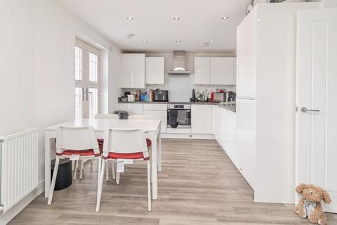 2 bedroom flat for sale, Summerlin Drive, Woburn Sands, Milton Keynes, Buckinghamshire, MK17