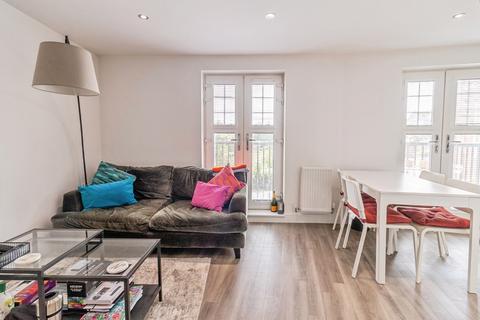 2 bedroom flat for sale, Summerlin Drive, Woburn Sands, Milton Keynes, Buckinghamshire, MK17