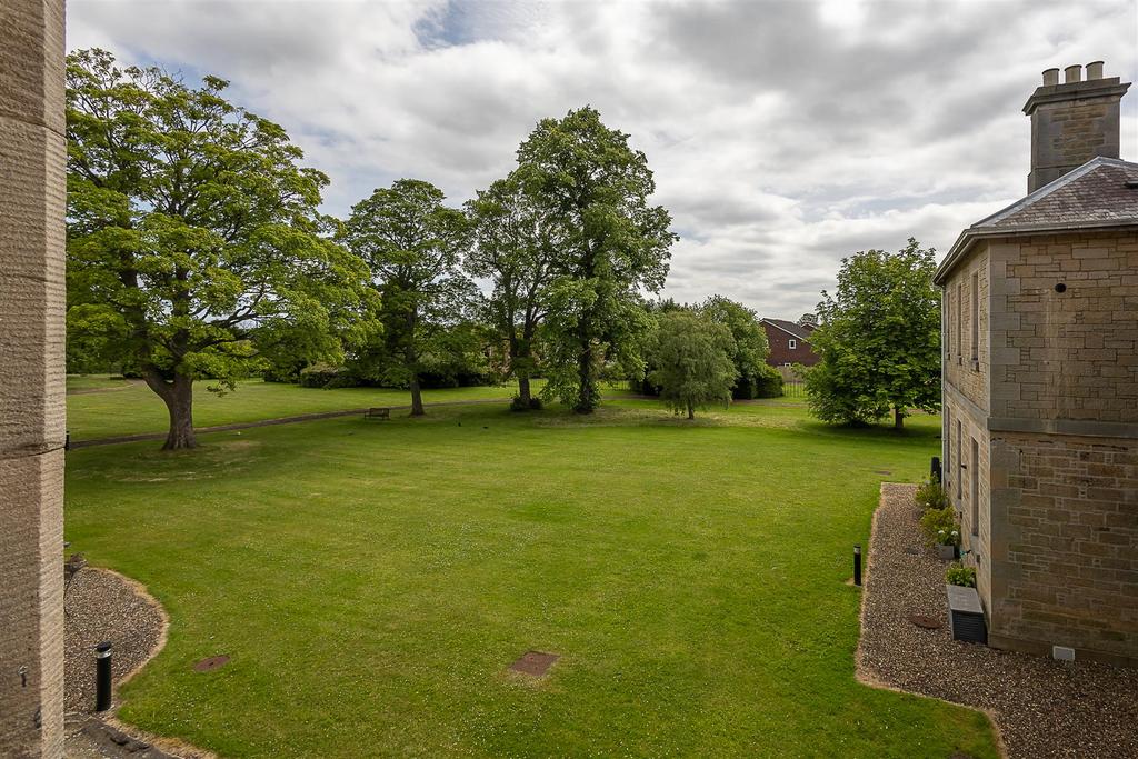 Apartment in Newcastle upon Tyne, Coxlodge - View 3