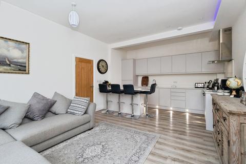 2 bedroom flat for sale, Barlow Moor Road, Didsbury, Manchester, Greater Manchester, M20