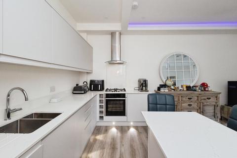 2 bedroom flat for sale, Barlow Moor Road, Didsbury, Manchester, Greater Manchester, M20