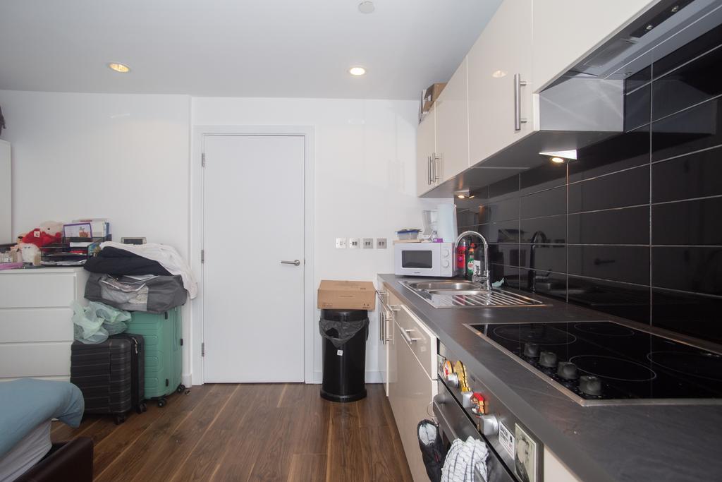 Apartment in Salford, Greater Manchester - View 3