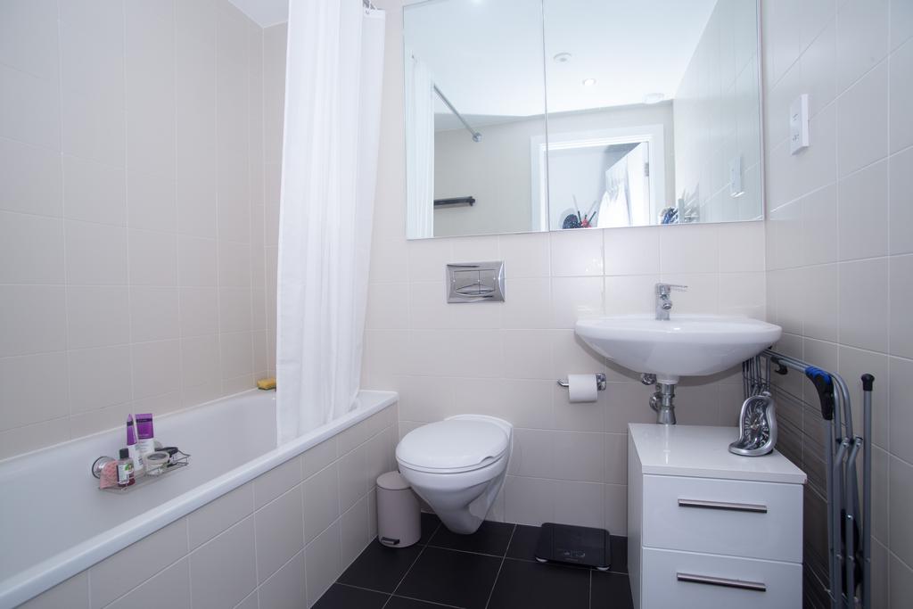 Apartment in Salford, Greater Manchester - View 5