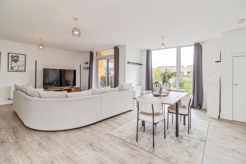 2 bedroom flat for sale, Brooklands Square, Brooklands, Milton Keynes, Buckinghamshire, MK10