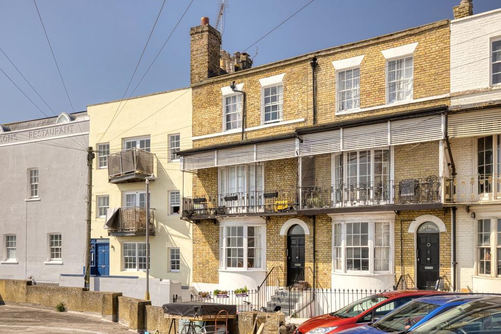 Kent Terrace, Ramsgate, Kent, CT11 2 bed flat for sale - £160,000
