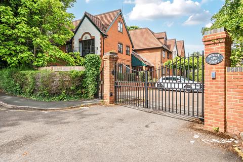 2 bedroom flat for sale, West Hill Road, Woking, GU22