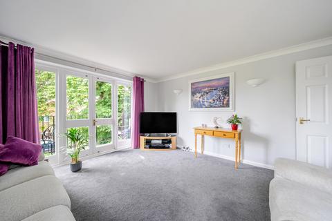 2 bedroom flat for sale, West Hill Road, Woking, GU22