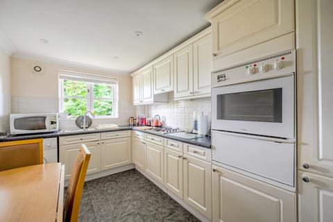 2 bedroom flat for sale, West Hill Road, Woking, GU22