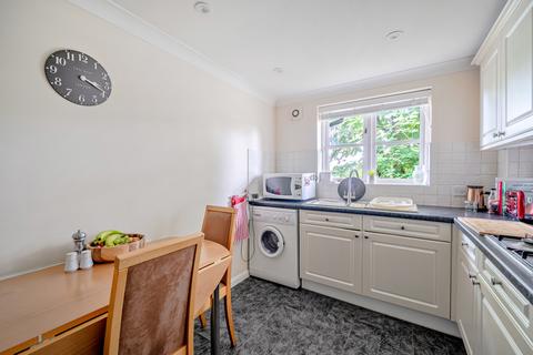 2 bedroom flat for sale, West Hill Road, Woking, GU22