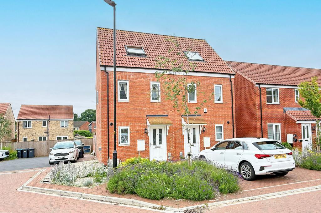 3 bedroom semi-detached house for sale