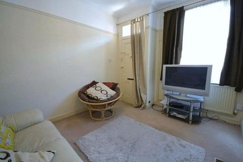 3 bedroom terraced house to rent, Lytton Road, Leicester