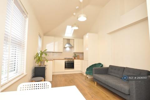 1 bedroom flat to rent, High Road, London, N2