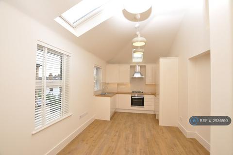 1 bedroom flat to rent, High Road, London, N2