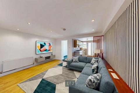 2 bedroom apartment to rent, Gordon Road, London E18