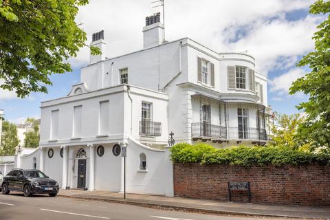 3 bedroom penthouse for sale, Montpellier Spa Road, Cheltenham, Gloucestershire, GL50