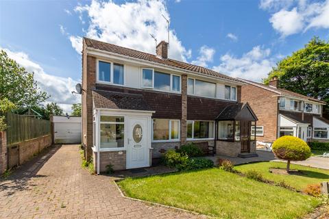 3 bedroom semi-detached house to rent, Benfield Close, Consett