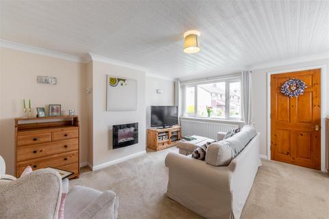 3 bedroom semi-detached house to rent, Benfield Close, Consett