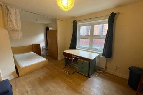 Studio to rent, Newmarket Street, Leicester