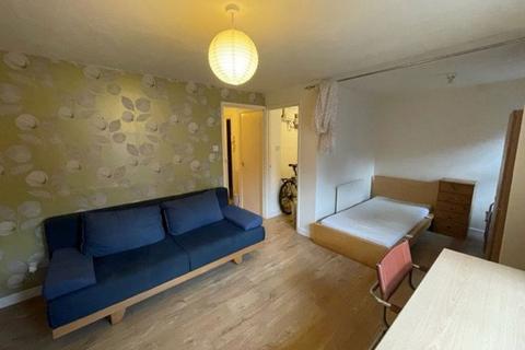 Studio to rent, Newmarket Street, Leicester