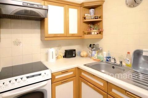 1 bedroom apartment for sale, High Street, Sandhurst, Berkshire