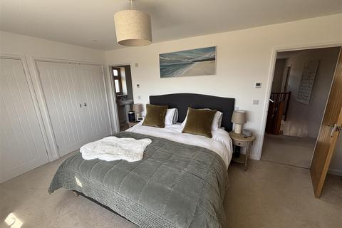 4 bedroom detached house to rent, Sidmouth Road, Farringdon, Exeter