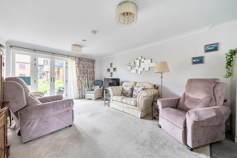 2 bedroom flat for sale, Mortimer Drive, Romsey, Hampshire, SO51
