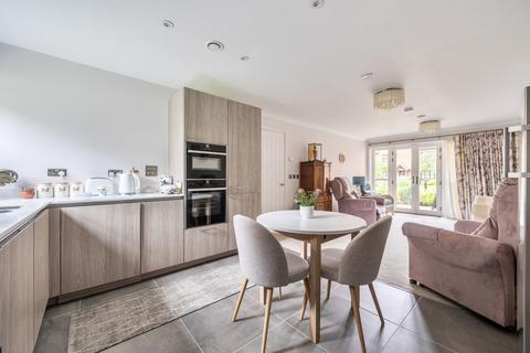 2 bedroom flat for sale, Mortimer Drive, Romsey, Hampshire, SO51