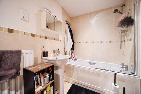 1 bedroom flat for sale, Dunthorne Way, Grange Farm, Milton Keynes, Buckinghamshire, MK8